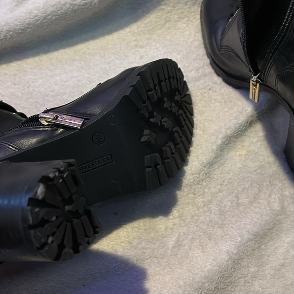 Tommy Hilfiger Boots-7.5 - Picture 3 of 6